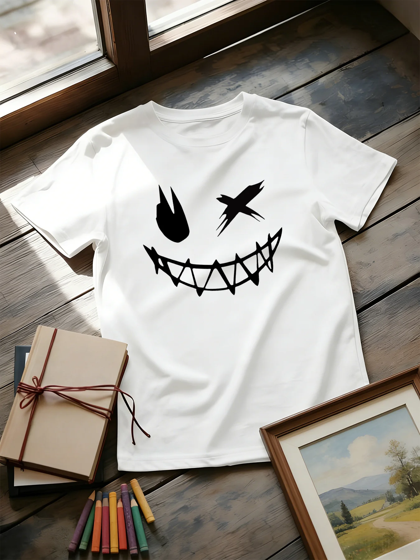 Street Fashion Elements - Camiseta con estampado de cara sonriente